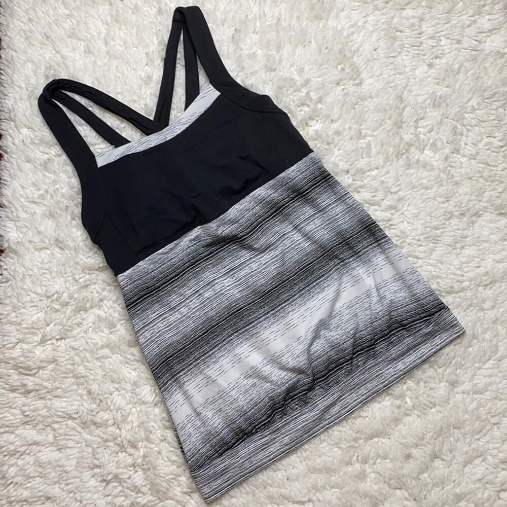 Athleta Black and White Work Out Top Bra FB30